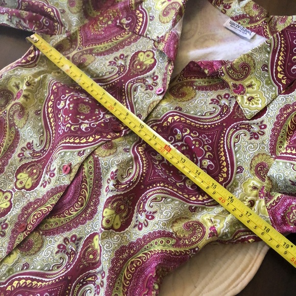 💜 Uncivilized Vintage fitted button down paisley wide lapel, split hem blouse - Picture 14 of 14